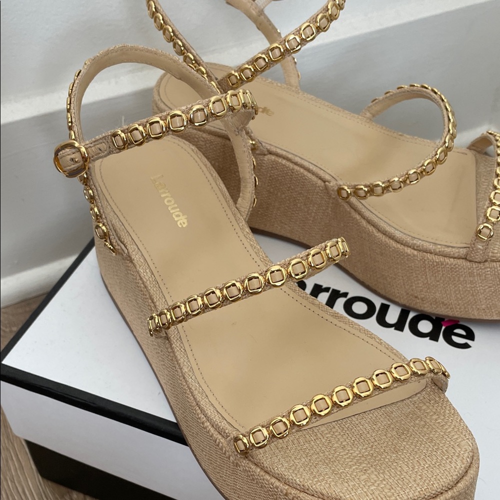 Larroude Gio Milanina Flatform Sandal In Beige Raffia